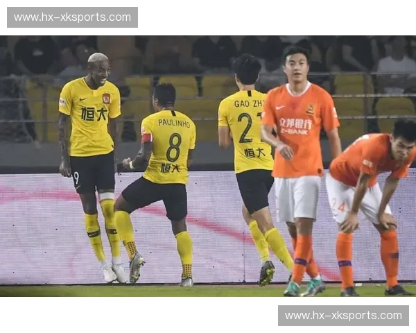 巅峰对决，谁主沉浮？恒大与卓尔的绿茵史诗